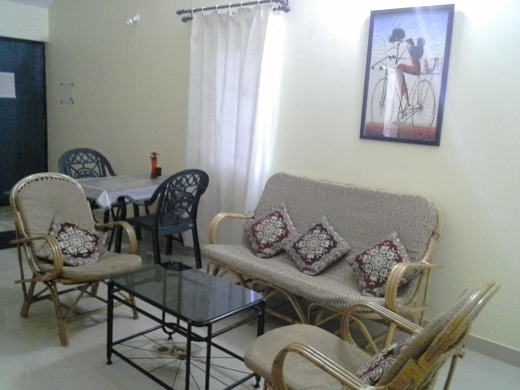 Elegant Shades Apartment โคลวา ภายนอก รูปภาพ