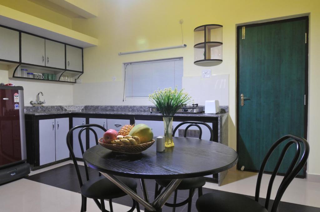 Elegant Shades Apartment โคลวา ภายนอก รูปภาพ