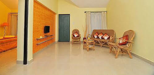 Elegant Shades Apartment โคลวา ภายนอก รูปภาพ